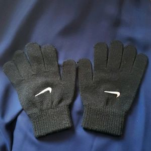 Boys Nike Gloves